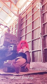 Femboy fuck ass in tractor