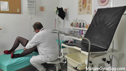 Mature Gyno Spy: Mature Gyno Secret - Gyno Doctor Records His Mature Female Patient...