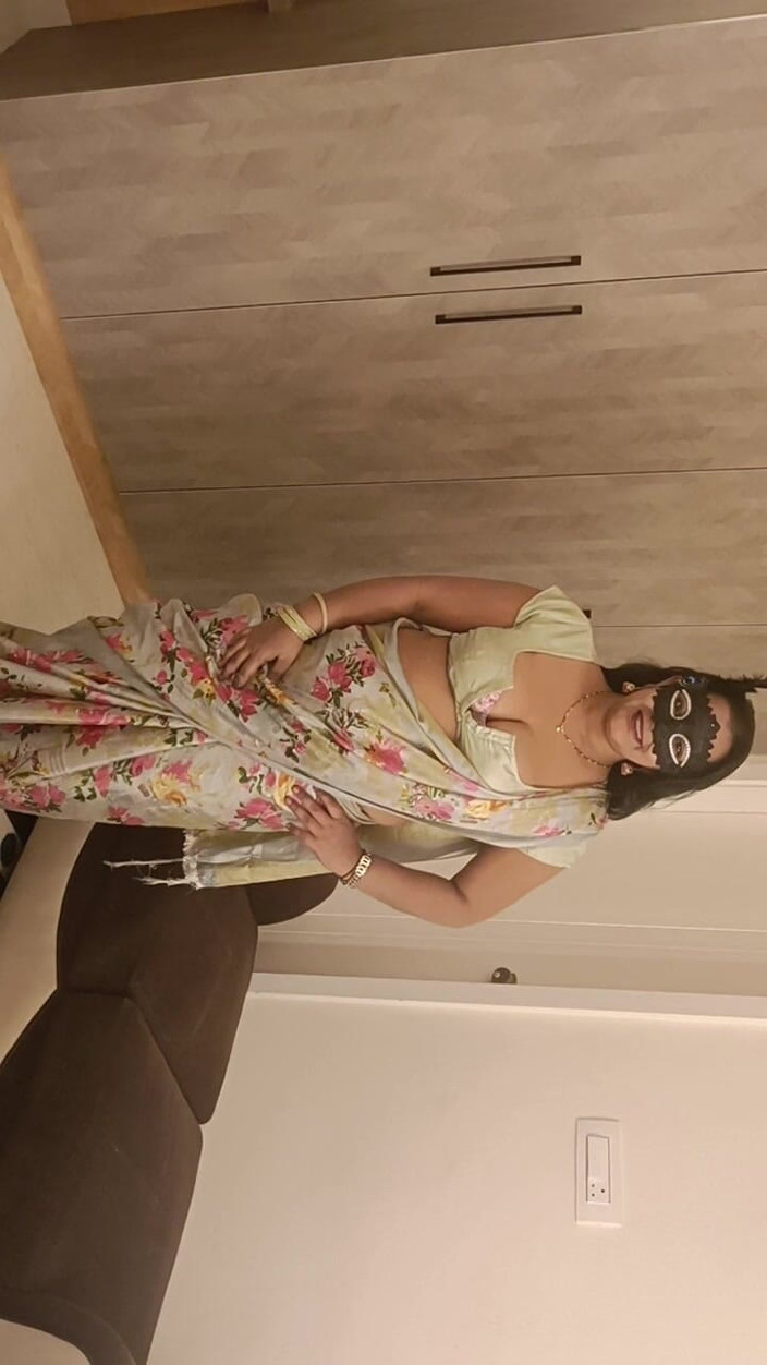 Spandana_Sweety: Телугу модель Спандана трахается с пасынок