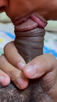 Adik tiriku yang hot kepergok lagi masturbasi dan ngentot saudara tiriku habis-habisan