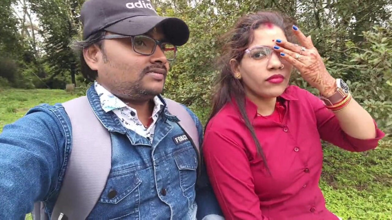 Sona bhabhi: 숲에서 남친에게 키스하는 인도 인도 소녀