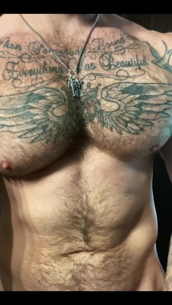 Leo Bayne: Чувак. Я клянусь, моя сперма действительно на вкус как Candy