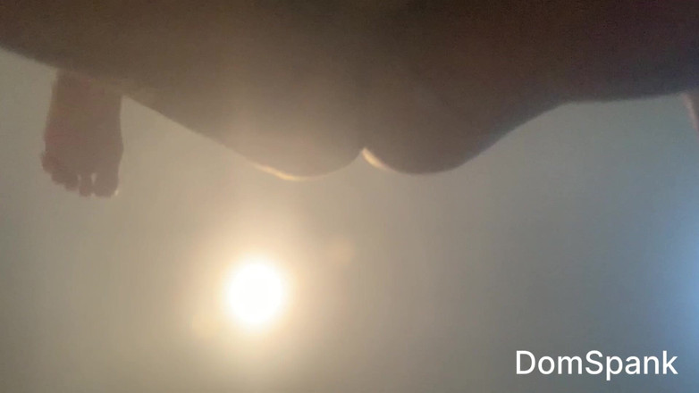 RealDomSpank: Une beauté asiatique excitée me supplie de lui sucer la...