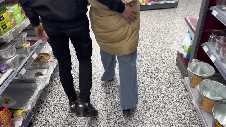 GiovanniXL: Dívka ze supermarketu mě chytí za tuřín