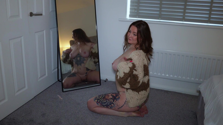 Harley Taboo: Ev hanımı kız arkadaşının üvey annesi tarafından sikiliyor