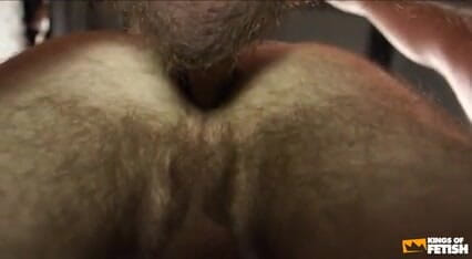 Gay Diaries: 털이 무성한 엉덩이를 친구의 강아지 자세로 따먹는 젊은 남자