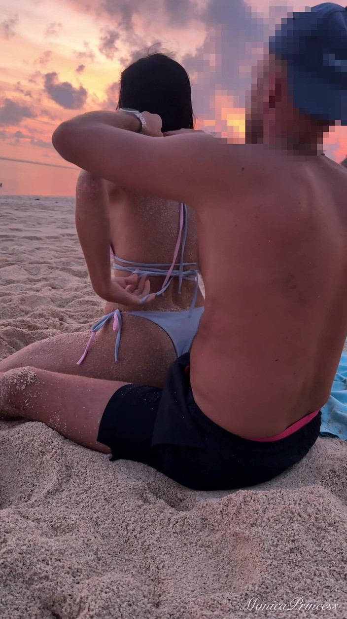 Princess Monica: Erotisk rövmassage på stranden, styggt kul i havet