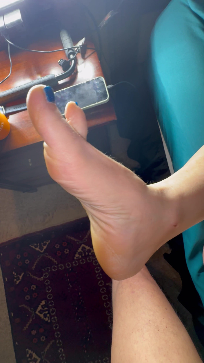 Bonewizzard69: Bonewizzard崇拜他的女王脚