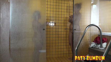 Paty Bumbum: แม่เลี้ยงของฉันอาบน้ําด้วยกันและผัวดูและเชิญเพื่อนมาดูเกม