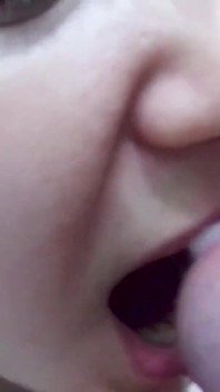 Tuvalette bir yabancıya oral seks