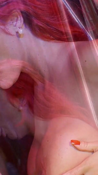 Milf collegato In_scene_1_redhead con un gran culo e grandi tette gode di un grosso cazzo e un dildo allo stesso tempo