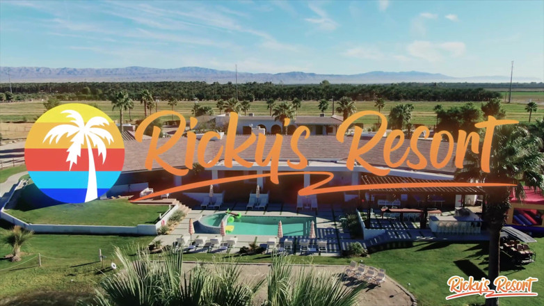 Ricky's Resort: Holly Day Episod