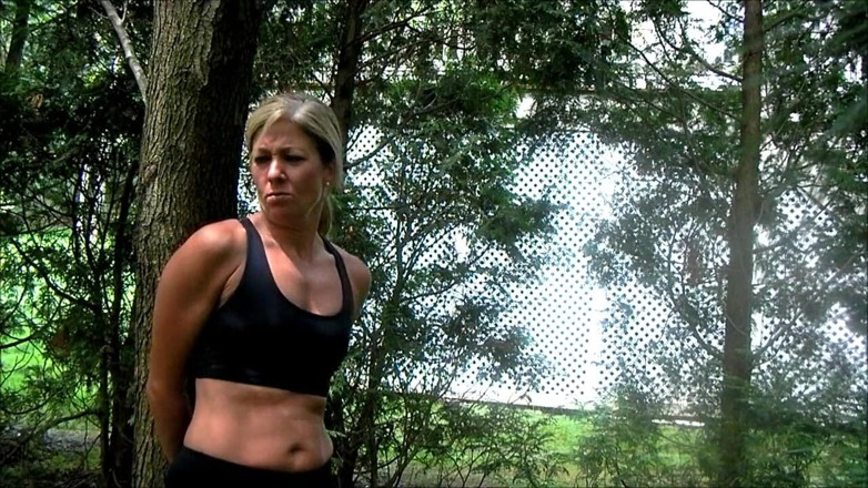 Selfgags classic: Vastgebonden milf jogger!