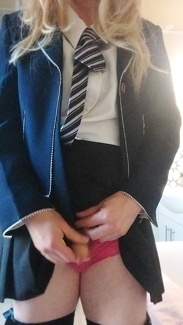 Cindy Belfast: Horny Dolled-up Sissy Cumshot