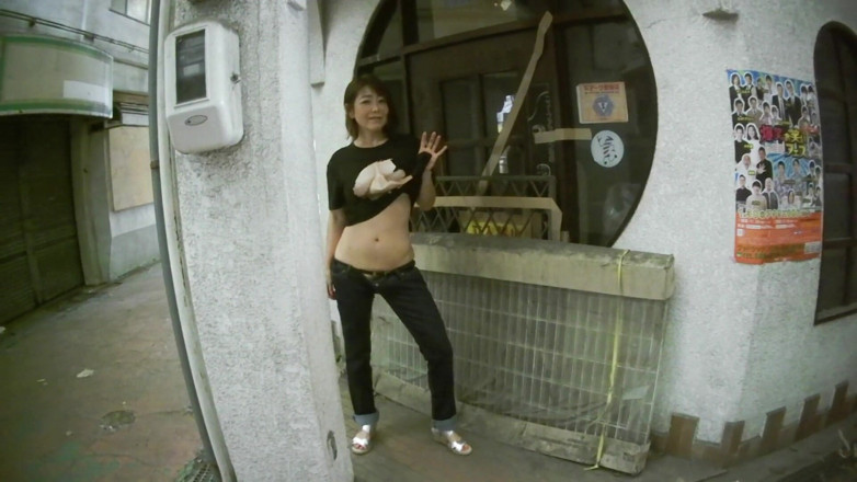 Mayumi Kanzaki: Japoneza merge cu fundul afară