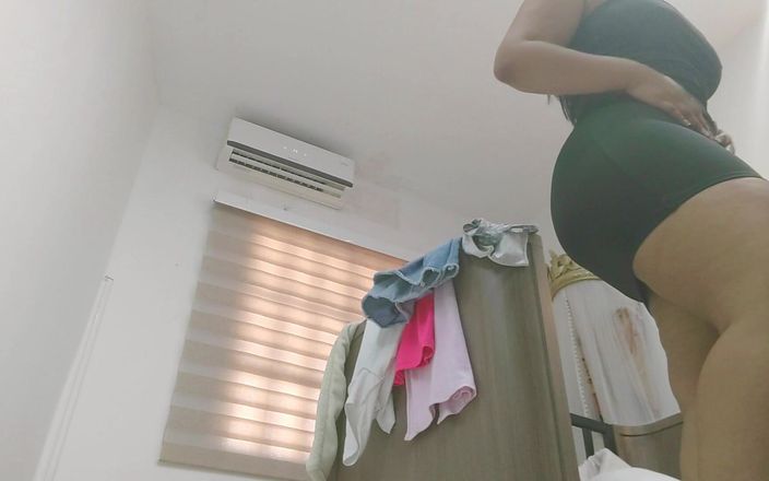 IRINA 69 STAR: Mergokin ibu tiriku lagi ganti baju