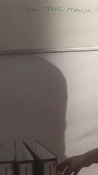 Cycata brunetka i jej dwie blond przyjaciółki ssą hardcore dwa narzędzia stadniny