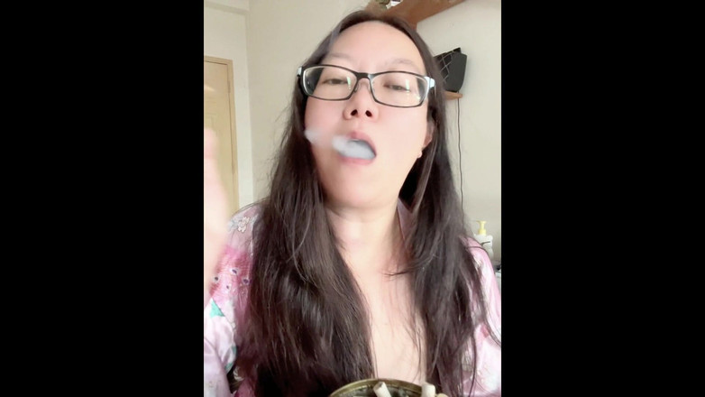 Smoking Asian: Darkside Palenie Azjatka: Brudny filtr papierosów Sperma Sfain Reveal &amp; Extraction +...