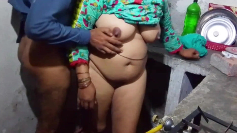 Abida sexy: Домашній секс з аматорською дружиною, яка катається на члені і раком