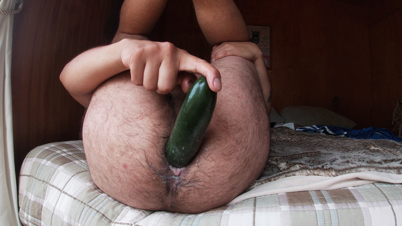 Hardnoisex: 我很高兴地穿着丝质短裤撒尿