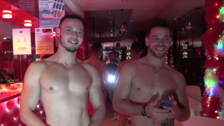 Bareback story at the attack cruising Madrid: Power Bottom Fucked Raw in Locker Room