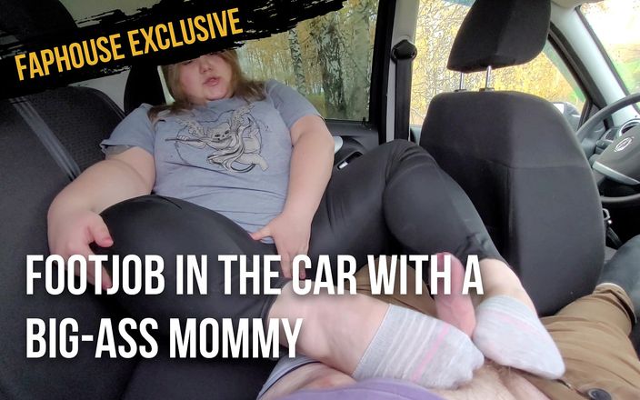 Peach cloud: Footjob im auto mit einer stiefmutter mit dickem arsch