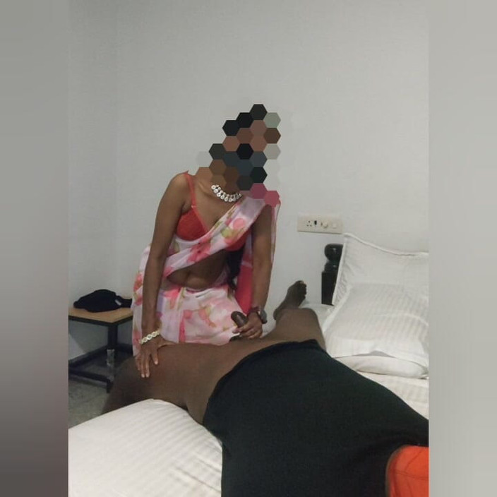 Tamilnaduu: Hermanastra da mamada