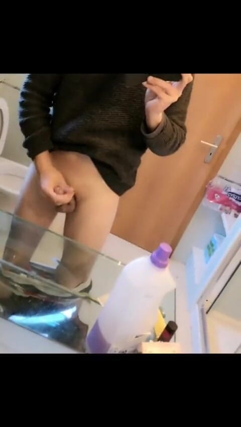 Rafael Torreano: Gorący facet szarpie się jęcząc w lustrze