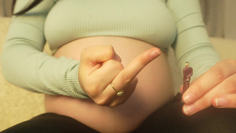 AmayaMori: Mi hermanastra embarazada está enojada con su pequeña hermanastra, entonces...