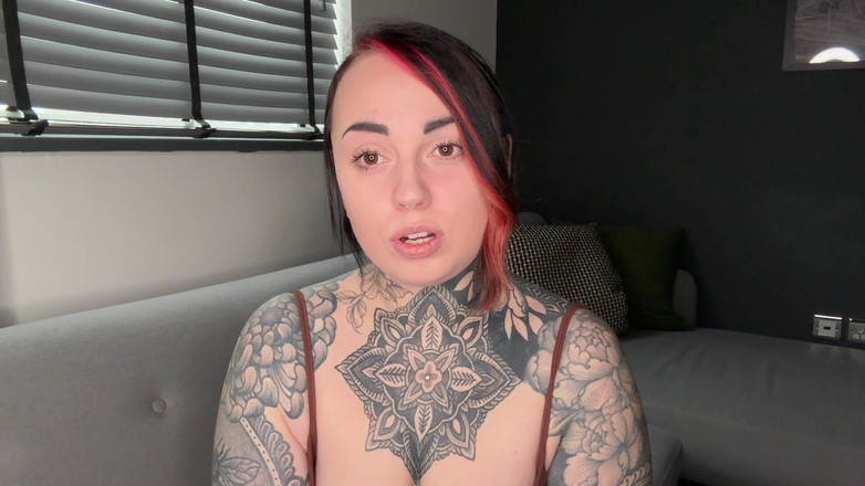 Miss Valentina: 我的阴户湿透了吗