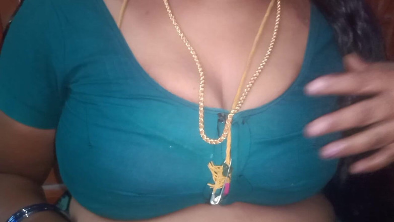 Vaishnavi vaishu: Tía tamil apretando sus pechos cuando está sola y es...