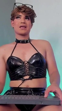 Femboy jest dziko pieprzony przez Tomasstyla w domu swojego przyjaciela