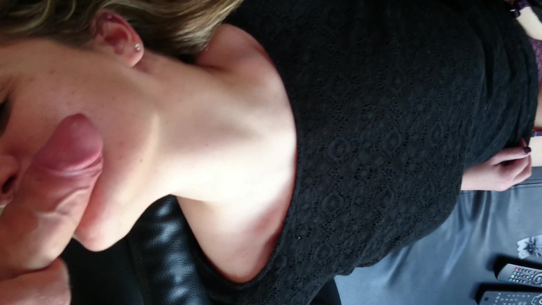 Titi77: Она Немного Под Своим Коротким Платьем, Чтобы Получить Маленькую Узкую Попку