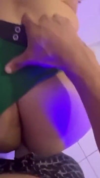 Scopare con una vicina trans che ha chiesto zucchero e ha ottenuto il cazzo