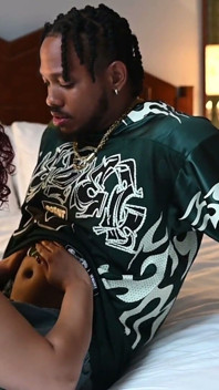 Latina Dostala Chuť Na Karibského Ptáka