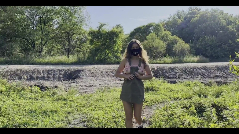 Juli Smith Meow: Outdoor Sexy Walk