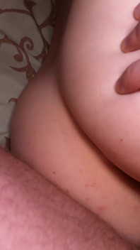 Stiefzus met kleine tieten houdt van mijn pik!
