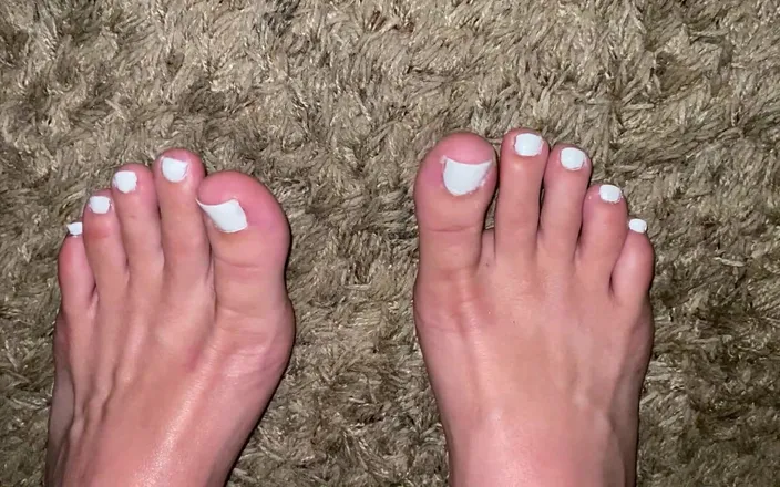 footivities: Painting My Long Toes White