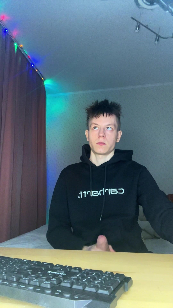 Morflot24: Ich streicheln es schnell und grob, bis meine ganze hand...