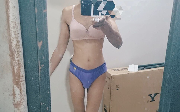 Nickey: 새엄마의 귀여운 팬티와 브래지어를 입은 발정난 인도 십대 펨보이