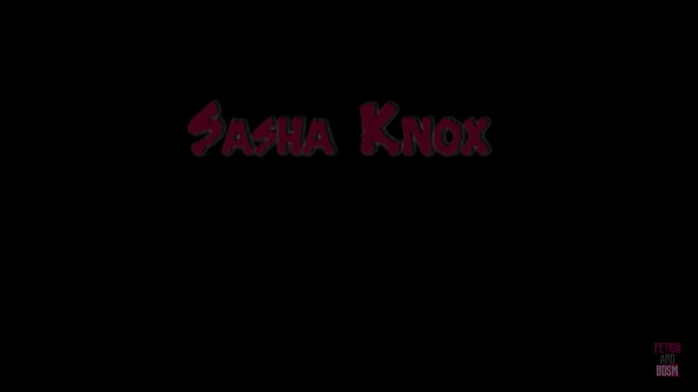 Fetish and BDSM: Piękna blondynka Sasha Knox dostała usta wypełnione facetami spust