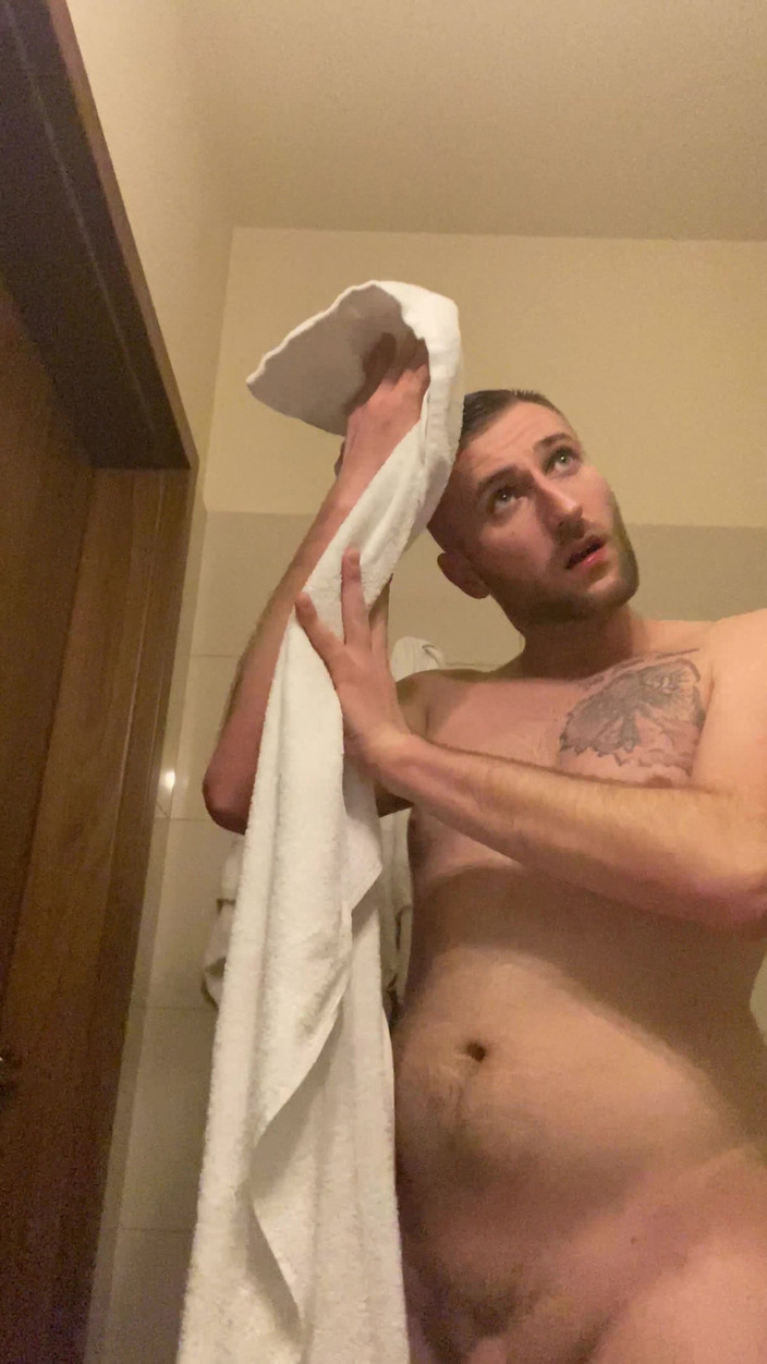 Barti Rede: Jongen speelt onder de douche