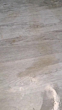 Mokrá kundička plná potřebné omáčky na 40cm 20palcovém penisu