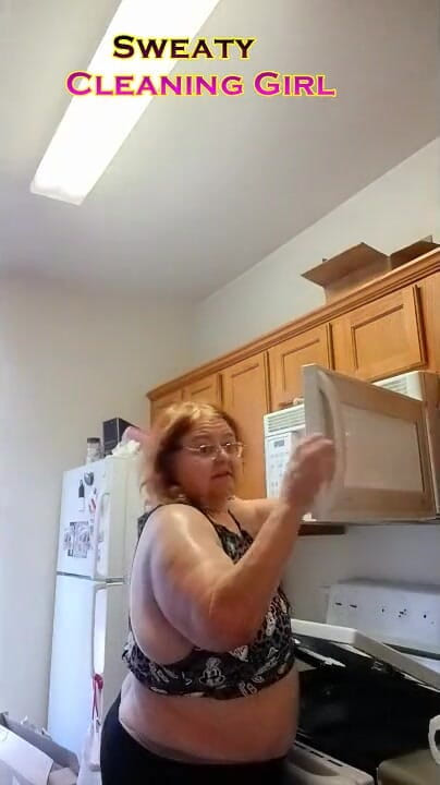 BBW nurse Vicki adventures with friends: Ragazza delle pulizie sudata donnona matura infermiera vicki
