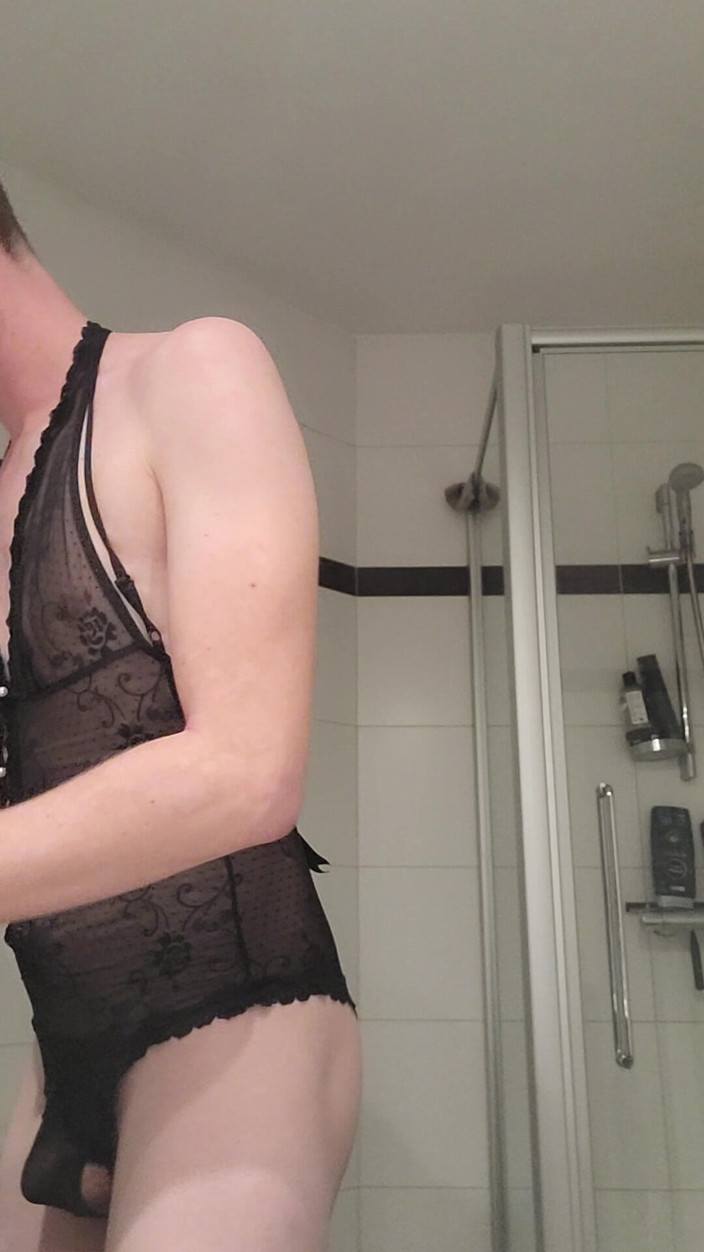 Newboy Straight: Hetero kluk v černém sexy prádle