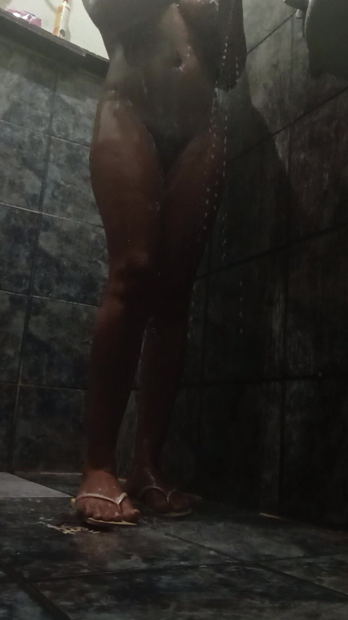 Victoriarating: Hot Girl Taking a Shower