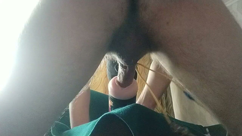 Hot guy solo: Azgın eşcinsel sert sikiş sahte elektrikli amcık, inliyor ve el...