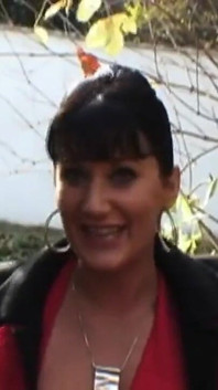 Sexy svůdná brunetka miluje stříkání na sexy spunk kouřením ptáka