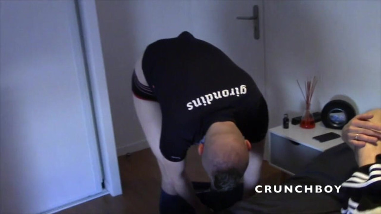 Gaybareback: Français salope baisée sans capote et à l'étroit par son papa...