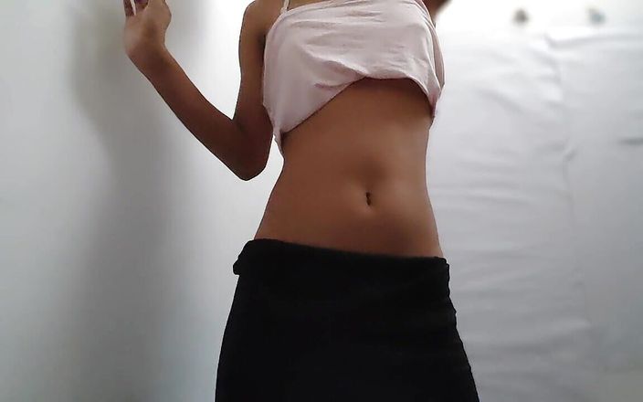 desigirl93: 疯狂的可爱女孩用手指在她紧致的阴户中疯狂 18